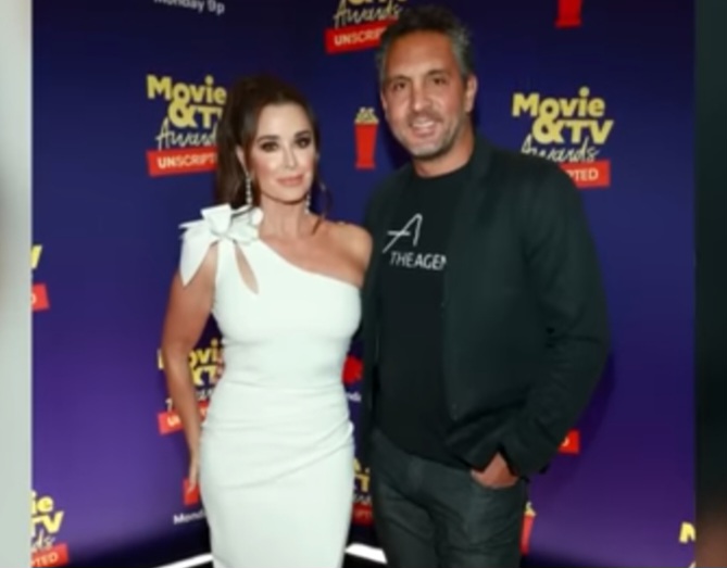 Kyle Richards Attempts to Hide Her Face While Hanging Out with Morgan Wade Amid Dating Rumors

Kyle Richards,
Morgan Wade,
Dating rumors,
Celebrity relationships,
Kyle Richards and Morgan Wade,
